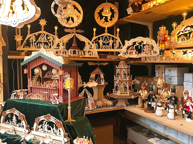 Feine Holzwaren aus dem Erzgebirge, Pyramide, Krippenszenen
